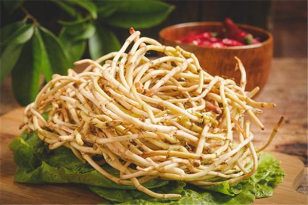 鱼腥草泡水喝有什么好处(鱼腥草泡水喝的作用和功效)