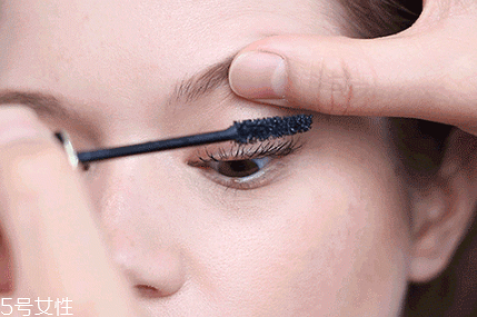 眼线液的画法步骤图(眼线液的画法步骤图)