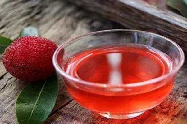 杨梅泡酒可以保存多长时间(杨梅泡的酒可以存放多久?)