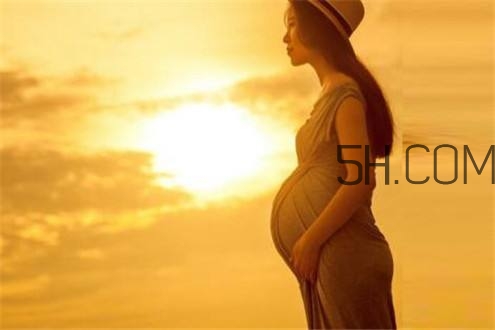 羊水早破的危害(羊水早破的危害)