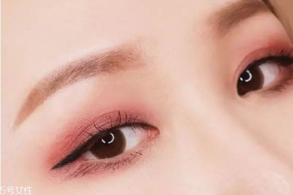 棕红色眼妆(棕红色眼妆配什么口红)