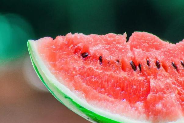 西瓜可以放冰箱吗(西瓜可以放冰箱吗可以放多久) 西瓜可以放冰箱吗(西瓜可以放冰箱吗可以放多久)