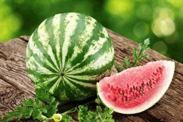 吃西瓜有什么好处?(吃西瓜有什么功效)