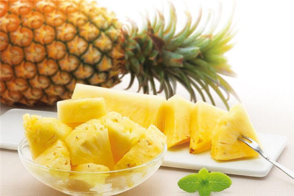 凤梨是热性还是凉性水果(凤梨是热性还是凉性水果)