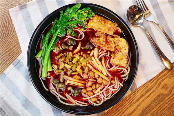 螺蛳粉里的螺蛳是田螺吗(螺蛳粉里的螺蛳是田螺吗)