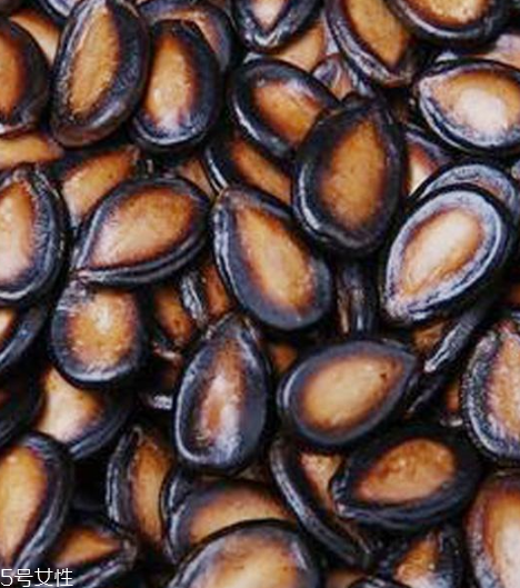 吃西瓜时西瓜子吃进去会怎样(吃了西瓜子会怎么样)