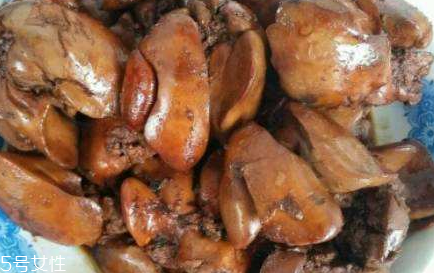 鸡肝能和辣椒一起炒吗(鸡肝可以和辣椒一起炒吗)