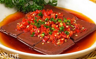 哪些人可以多吃鸡血(哪些人不能吃鸡血) 哪些人可以多吃鸡血(哪些人不能吃鸡血)