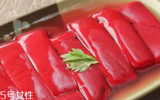 鸡血和鸭血能混在一起吃吗(鸡血和鸭血能混在一起吃吗)