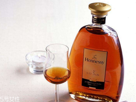 白兰地打开能放多久(白兰地打开能放多久)