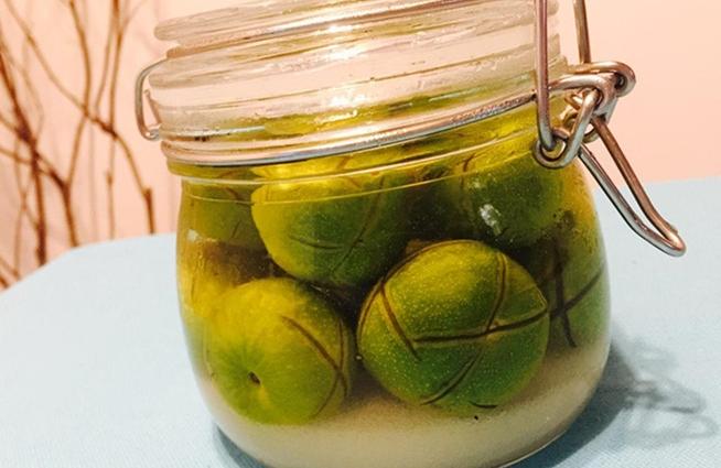 李子泡酒的功效和作用(李子泡酒的功效和作用及禁忌)