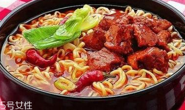 统一和康师傅的方便面哪个品质好(康师傅和统一的方便面哪个更好)