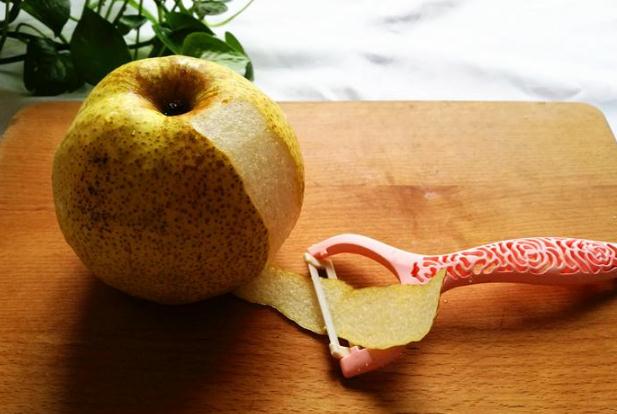 梨子皮和萝卜皮煮水(梨子皮和萝卜皮煮水喝的作用) 梨子皮和萝卜皮煮水(梨子皮和萝卜皮煮水喝的作用)