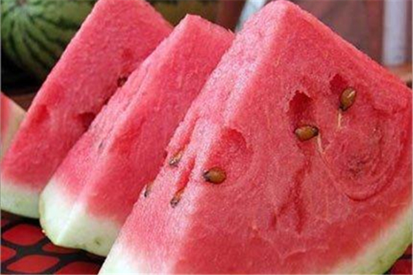 粉底液什么时候涂(粉底液什么时候涂顺序)