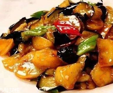 土豆烧茄子的做法(家常茄子烧土豆)