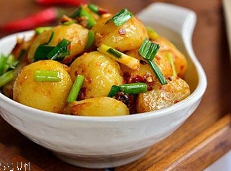 黑木耳土豆烧肉片的做法(土豆木耳炒肉片的做法) 黑木耳土豆烧肉片的做法(土豆木耳炒肉片的做法)