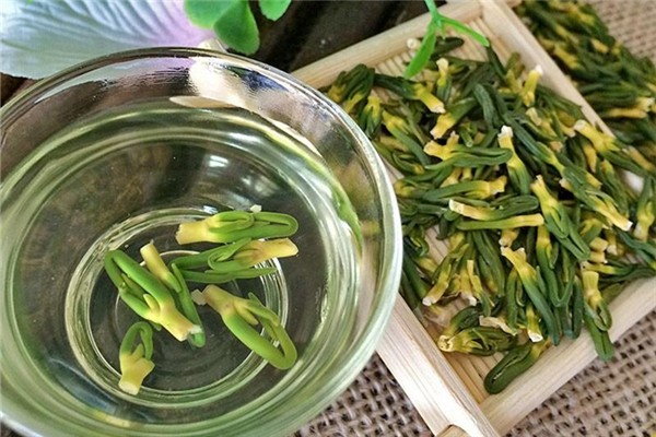 莲心茶可以放蜂蜜吗(莲心茶可以放蜂蜜吗)