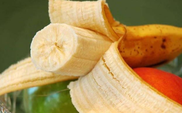 香蕉可以用微波炉加热吗(冬天吃香蕉可以用微波炉加热吗)