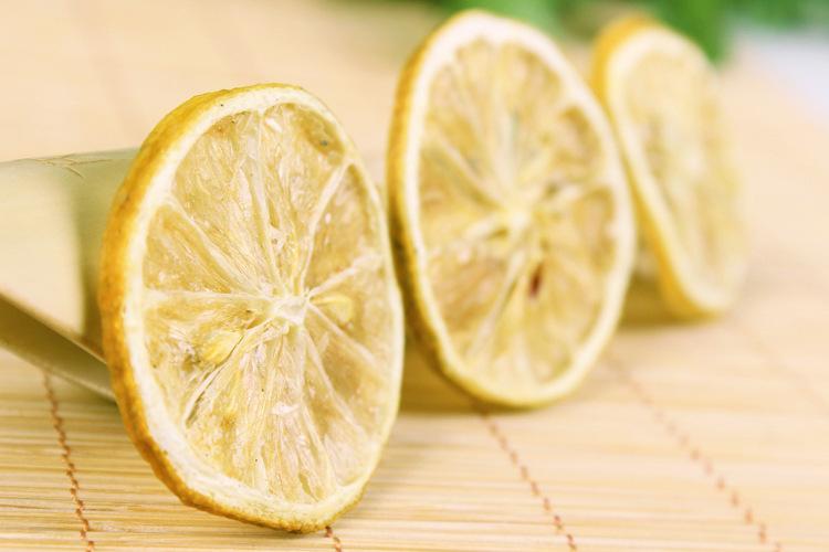 柠檬干片泡水苦是怎么回事?(柠檬干片泡水苦是怎么回事?)