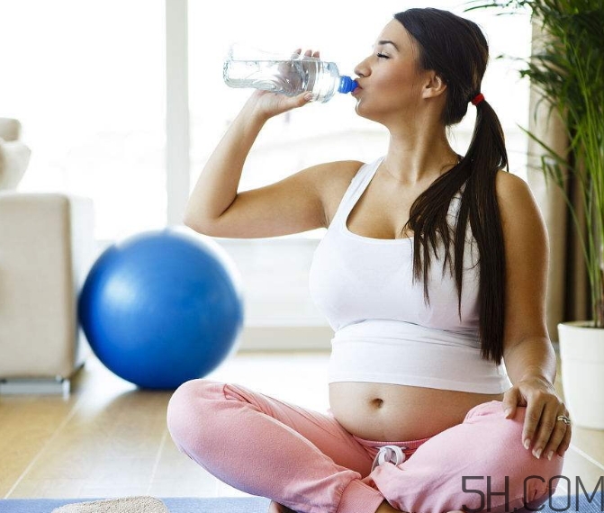 孕妇做瑜伽不能做的动作(孕妇能做瑜伽动作吗)