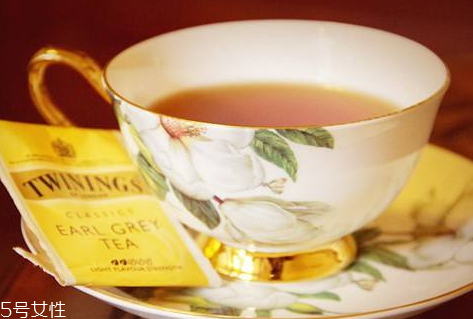 柠檬红茶可以空腹喝吗(柠檬绿茶可以空腹喝吗)