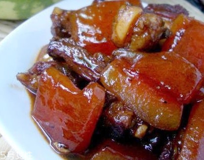 西瓜皮可以炒鱿鱼(鱿鱼要不要剥皮) 西瓜皮可以炒鱿鱼(鱿鱼要不要剥皮)