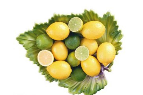 柠檬水的功效和作用(柠檬水的功效和作用及禁忌)