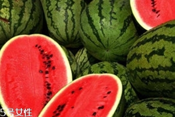 五大类人不宜吃西瓜(西瓜不适合什么人群吃)