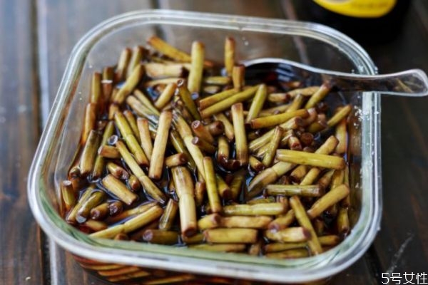 腌蒜苔重要注意(腌制蒜苔的方法)