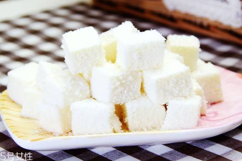 椰奶冻的做法(椰奶冻的做法步骤)