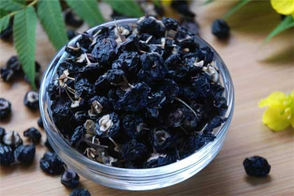 黑枸杞泡水喝的正确方法(黑枸杞泡水喝的正确方法的功效和作用)