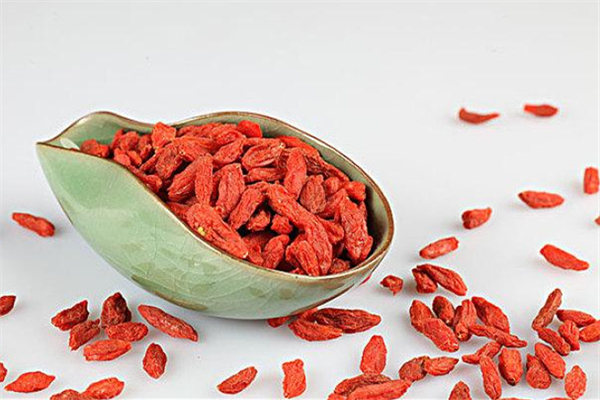 枸杞泡水有什么功效(枸杞泡水有什么功效作用)