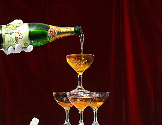 干白和甜白葡萄酒的区别(干白和甜白葡萄酒的区别)