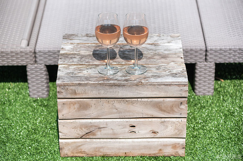 干白葡萄酒和半干白葡萄酒的差别(干白半干型白葡萄酒的区别)