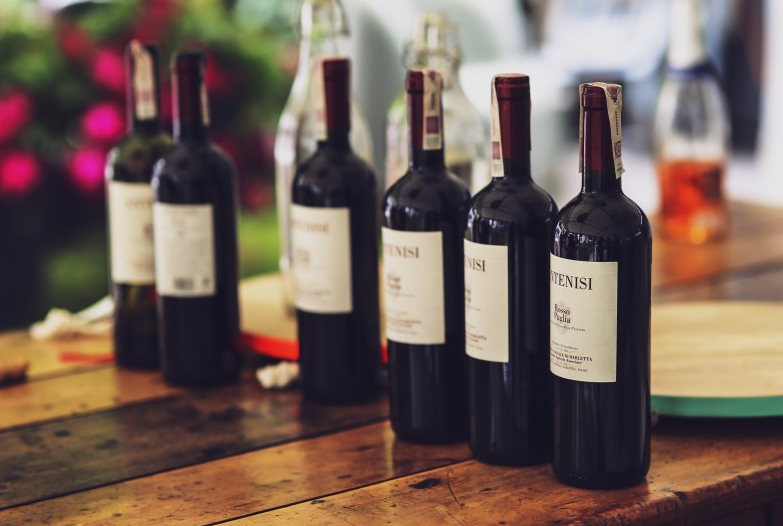 葡萄酒、干红、红酒有哪些区别(红酒,葡萄酒,干红的区别) 葡萄酒、干红、红酒有哪些区别(红酒,葡萄酒,干红的区别)