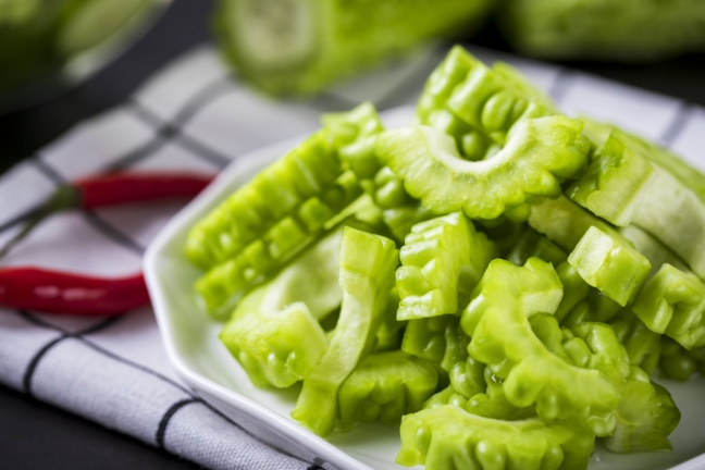 苦瓜生吃的方法(苦瓜生吃的方法)