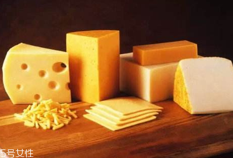 做披萨用什么奶酪(做披萨用什么奶酪好)