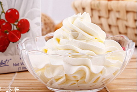 淡奶油的打发步骤(淡奶油的打发方法)