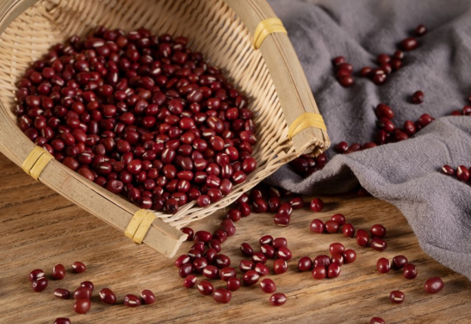 红豆和赤小豆怎么区分(红豆和赤小豆的区别)