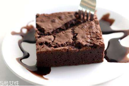 布朗尼蛋糕怎么做(布朗尼蛋糕的做法)