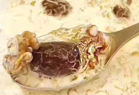 一代女皇代餐棒热量(一代女皇代餐棒热量多少)