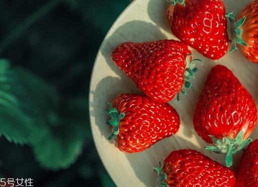 晶采无瑕蜜粉(轻盈无瑕蜜粉是干嘛的)