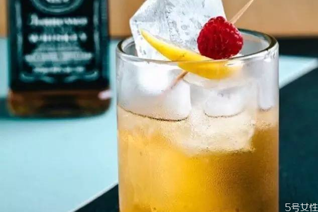 如何让经典的威士忌变酸(威士忌酸怎么调)