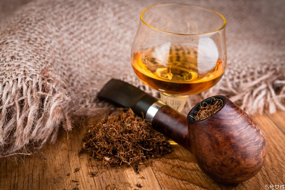 白兰地饮用的注意事项(简述饮用白兰地的注意事项) 白兰地饮用的注意事项(简述饮用白兰地的注意事项)