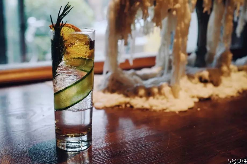 金汤力适合什么人喝(金汤力适合什么人喝)