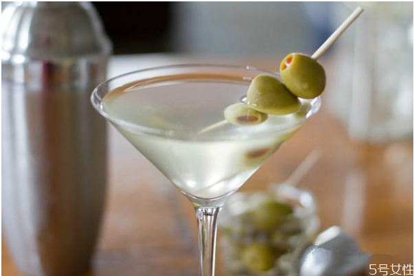 马天尼鸡尾酒功效(马天尼鸡尾酒配方) 马天尼鸡尾酒功效(马天尼鸡尾酒配方)