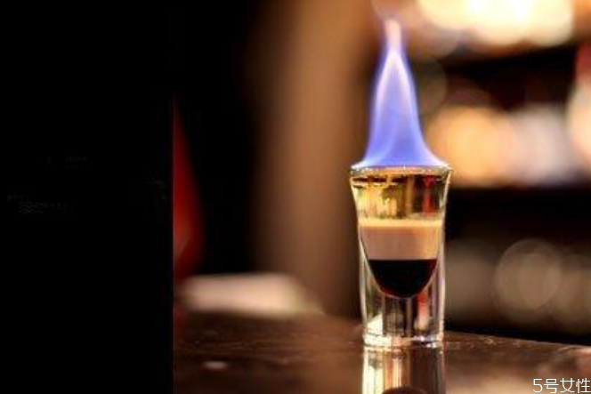 b52轰战机由来(b52轰炸机是哪一年生产的)