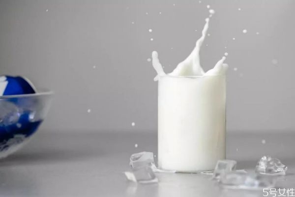 天润奶啤含酒精吗(天润奶啤含酒精吗?喝奶啤能开车吗?奶啤的营养价值分析)