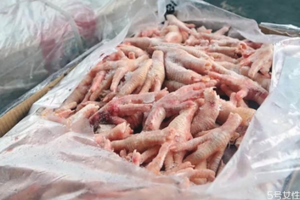 冷冻食品千万不要用热水解冻(冷冻食品千万不要用热水解冻)