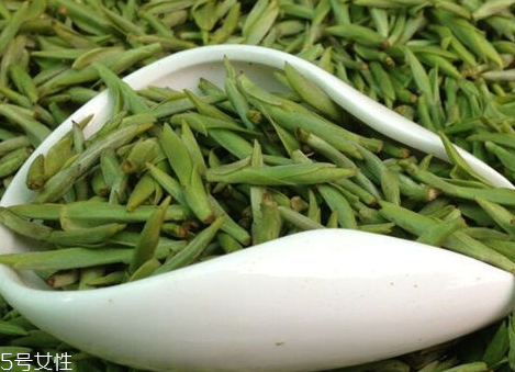 乌牛早和龙井上市时间区别(乌牛早和龙井的区别)